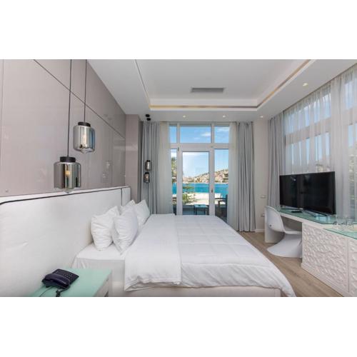 Demi Hotel