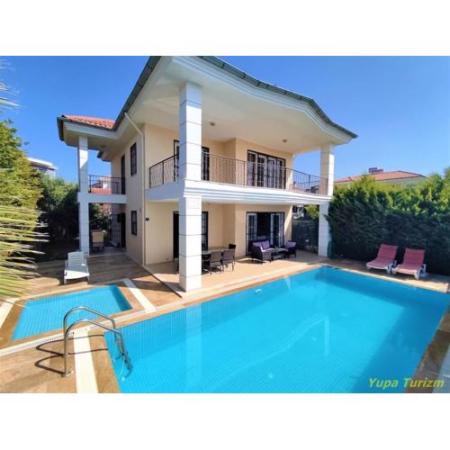 Deniz Manzaralı Korunaklı Özel Havuzlu Lüks Villa