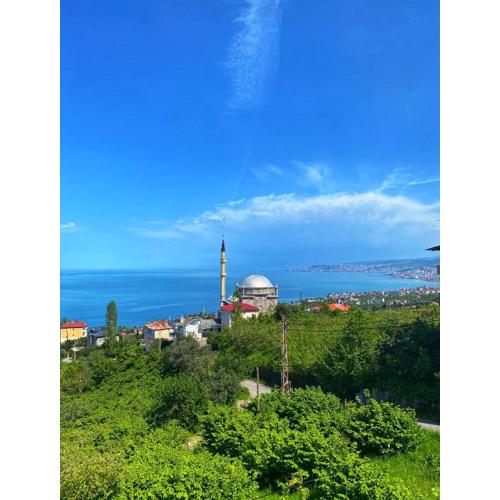 Deniz ve doğa manzaralı huzurun tek adresi 9 yataklı- 4 yatak odalı-3 banyolu-3 klimalı