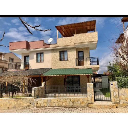 Denize 200 metre, 3+1 Bahçeli Villa