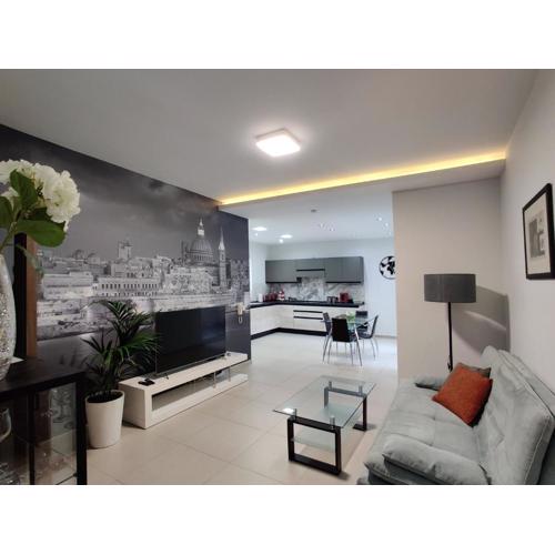 DePiro Point Deluxe - Modern, designer apartment 2 minutes away from popular Sliema seafront