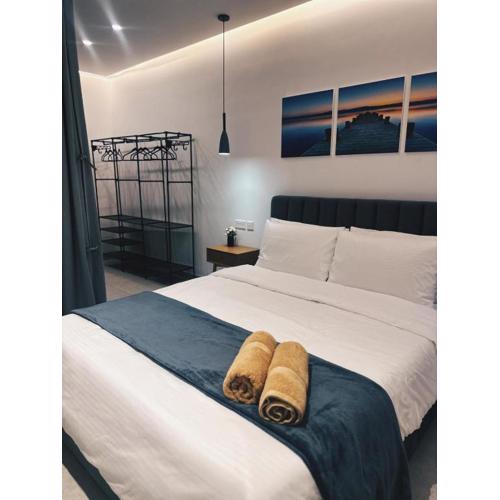 Desibu Collection - The Pearl St Julian\