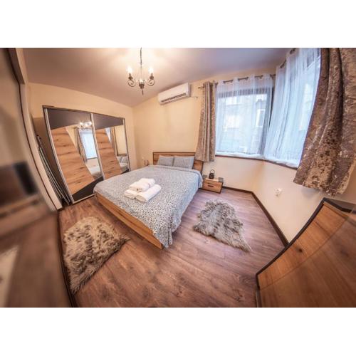 Design 1BDR Apartment in Top Center - FREE PARKING