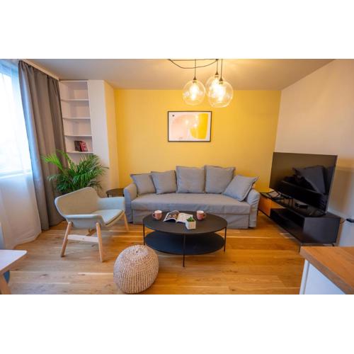 Design 1BDR Apartment near City Center