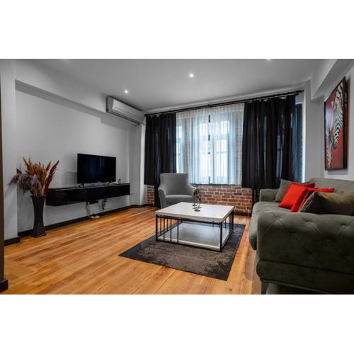 Designed 2BR Rooftop Duplex with Private Terrace