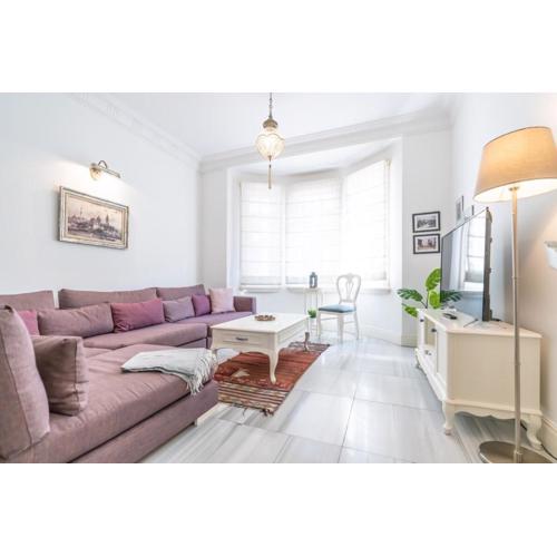 Designer 1-bdr Apartment In Trendy Neighborhood