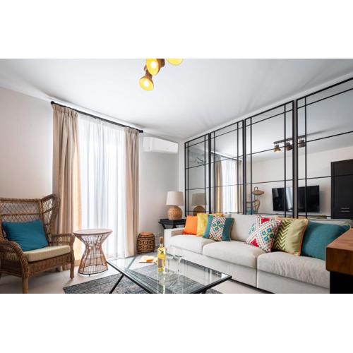 Designer 2-bedroom apartment near the sea