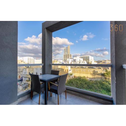 Designer, fully equipped 3BR home in Gzira w/WIFI by 360 Estates