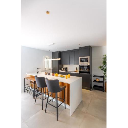 Designer loft with pool, with gigantic terrace and private parking & in the city centre