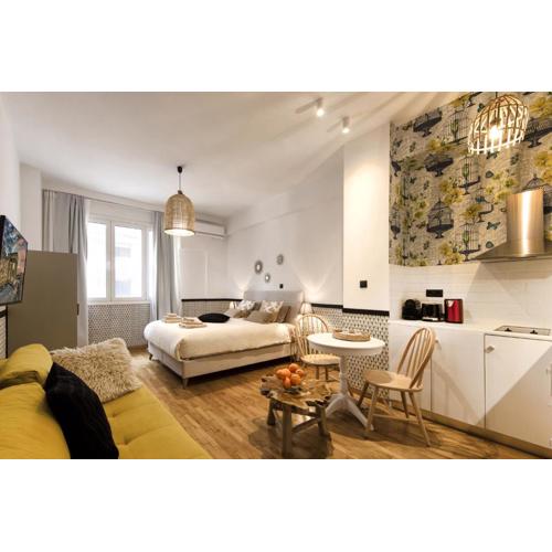 Designer renovated apartment in downtown Athens