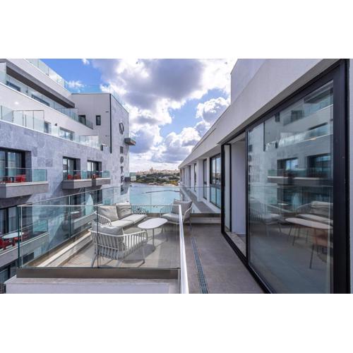 Designer seaside 2BR APT with WIFI and AC & comfy beds by 360 Estates