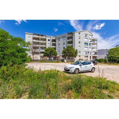 Di Di Taj Apartment with large balcony and BBQ