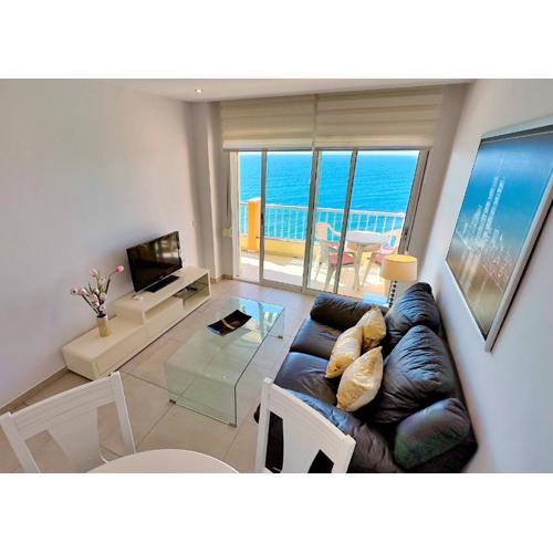 Diana 905. Superb south-facing one-bedroom apartment with amazing sea views.