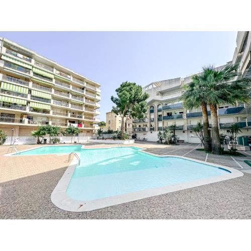 DIFFERENTFLATS Arquus V