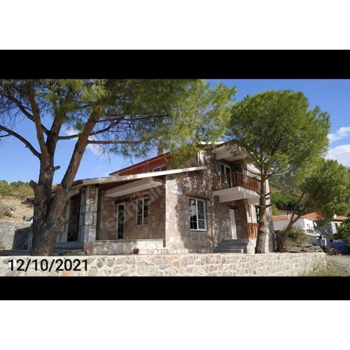 Dikili - Kıroba Çamlıkonak taş villa