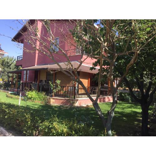 Dikili de site içinde bahçeli-havuzlu dublex villa