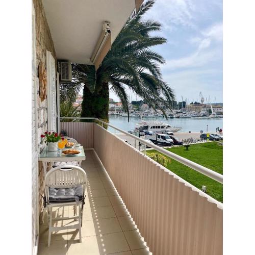 Dinka Old Town Apartment with sea view