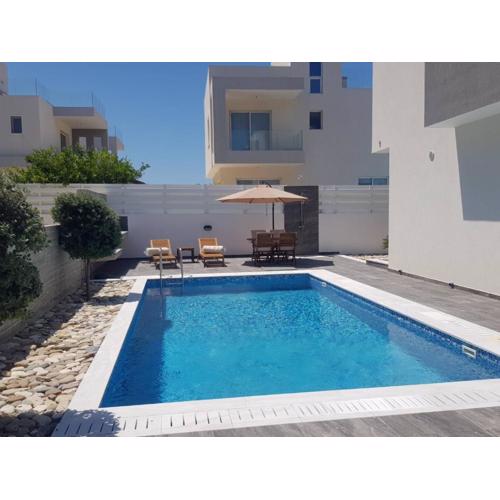 Diogenous Luxury Villas
