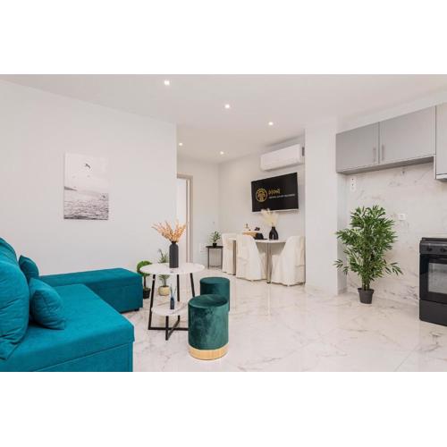 Dioni, Central Luxury Apartment