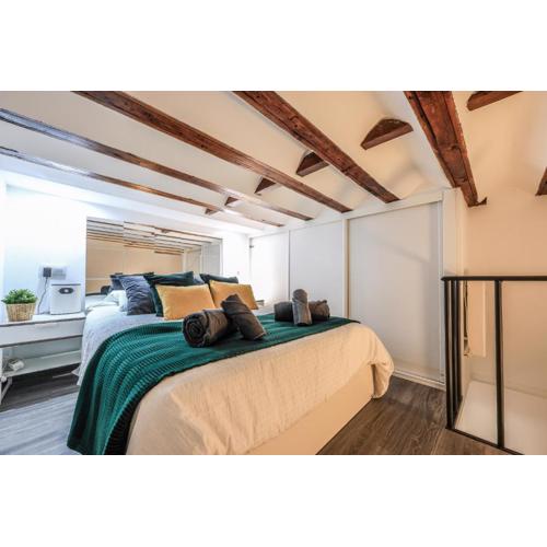 Discover Madrid from our cozy studio