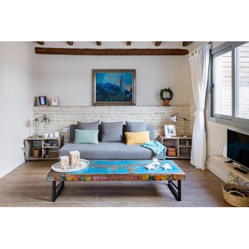 Disfruta del sol de Triana desde este acogedor y original piso con gran terraza