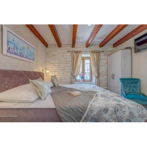 DIVA 2,stylish Old Town studio apartment near beach