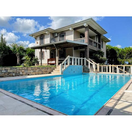 Doğa İçinde Havuzlu Villa Huzuru