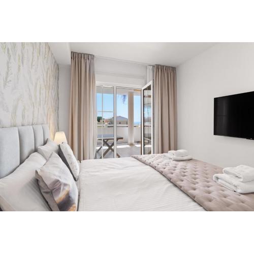 Domillion 2bdr 2bath apt Lomas33 Cabopino Golf