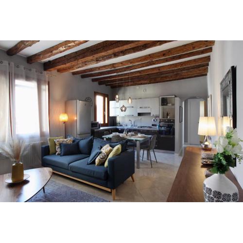 Domus Biennale, Modern apartment in Venice centre.
