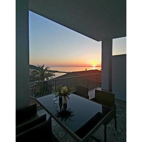 DOMUS con vista mare - JR02