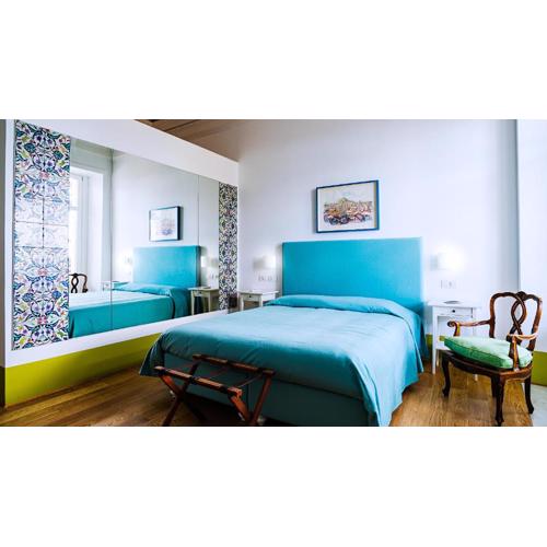 Donna Giulia, Luxury House