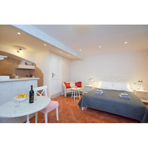 Doria Apartments