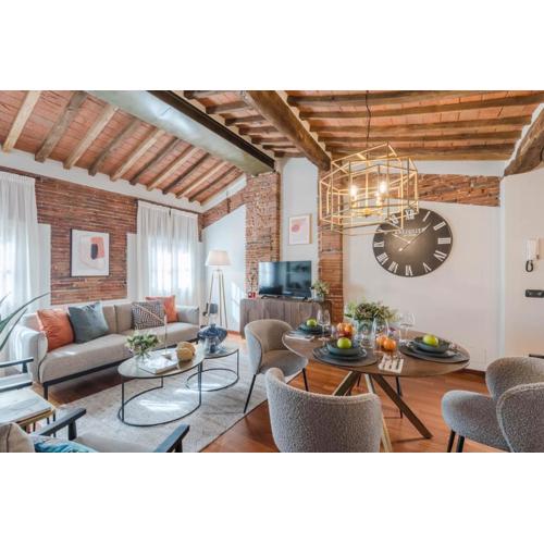 Dorina Penthouse 2 bedrooms 2 bathrooms in Lucca