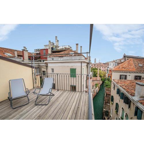 Dorsoduro Suite 1241 by Wonderful Italy
