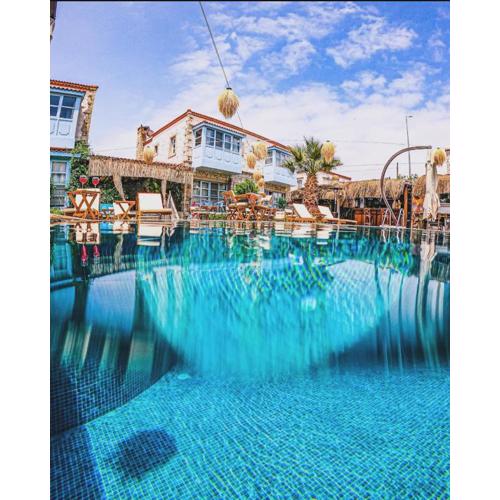 Dort Mevsim Alacati