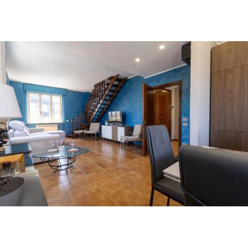 Downtown - private parking, Wi-Fi, and courtyard