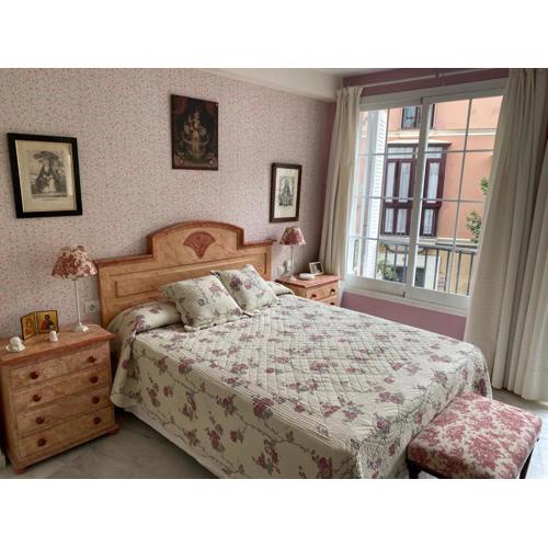 downtown cozy apartment for four