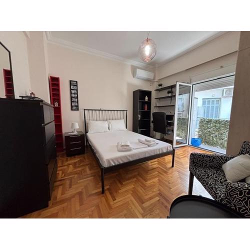 Downtown Pagrati Modern Apartment