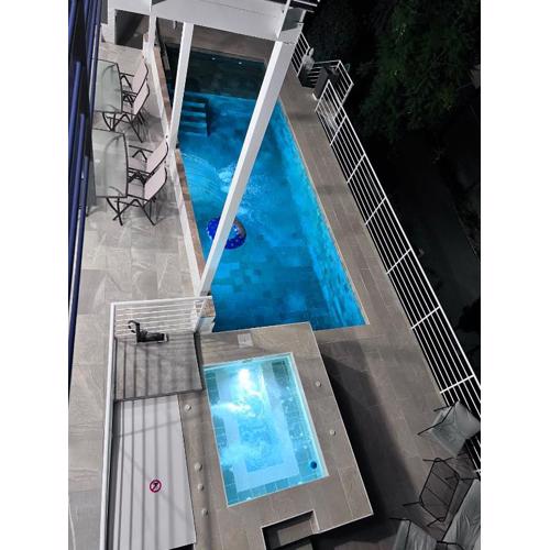 Dream villa with heated swimming pool, jacuzzi, waterfall, heating is extra