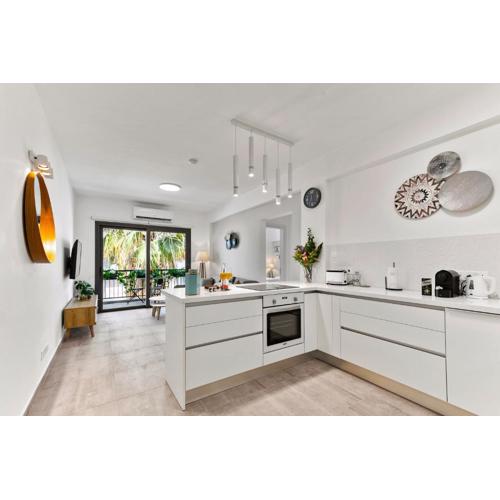 Dreamy 2 bed apartment by the sea