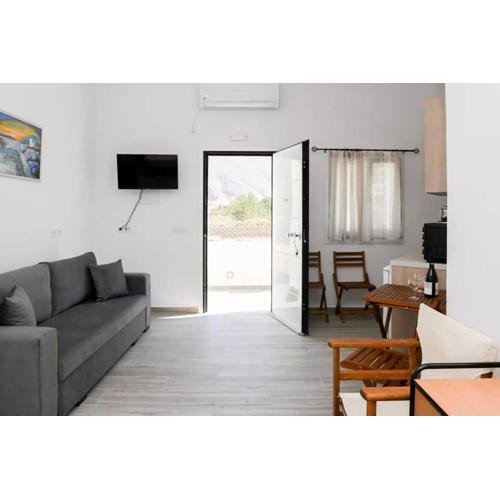Dreamy Santorini Studio Only 50m from the Beach