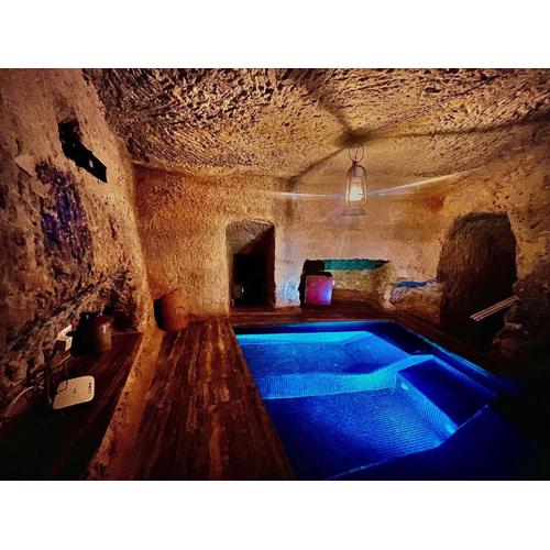 Dreamy space with caved pool