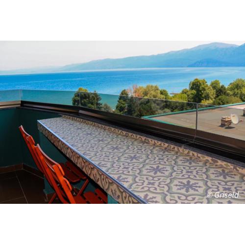 Drion Apartment with lake view