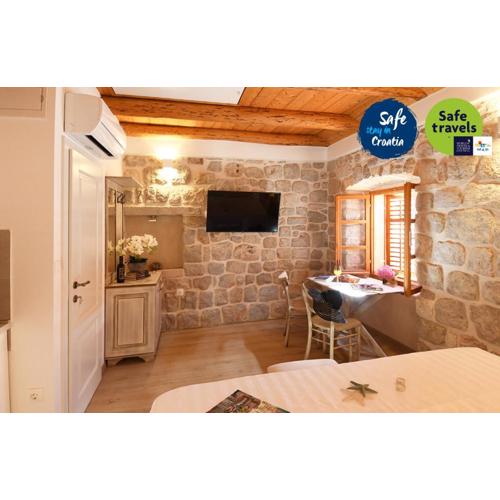 Dubrovnik Throne Suite IV