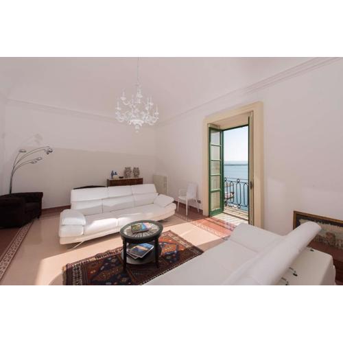 Duomo Seaside Deluxe Apartment by Ortigia Apartments