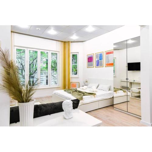 Duplex Condo Prime Location 2bth 2 Studios