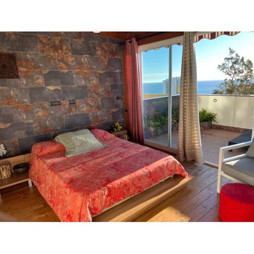 Duplex de lujo en la playa , jacuzzy, piscina, chimenea y padel