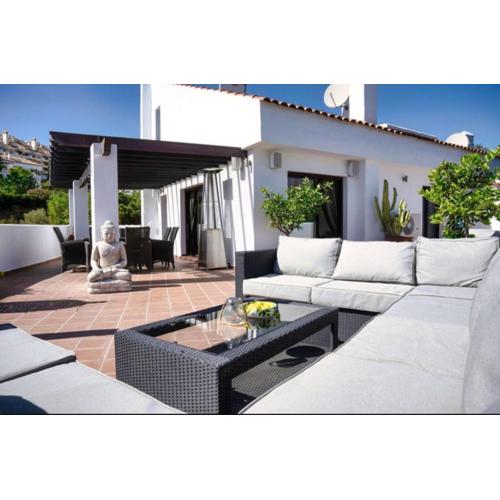 Duplex penthouse Casa M3 walking distance Puerto Banus