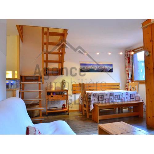 Duplex rénové 8 pers. à 120m des pistes avec parking, balcon, vue montagne, 3 chambres - FR-1-329-95