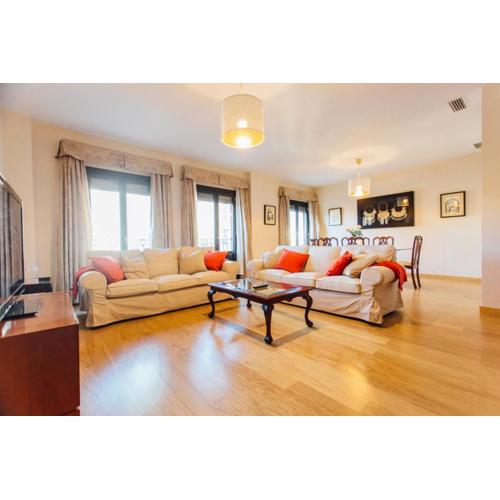 Duplex with terrace- 5Bd 3Bth- Center